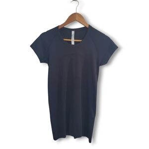 Lululemon Black Swift Stride Tee Charlotte Hornets, Size 8